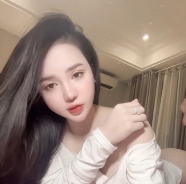 Chu Thúy Quỳnh đẹp như chúa tiên bị rò rỉ đoạn video bán dâm